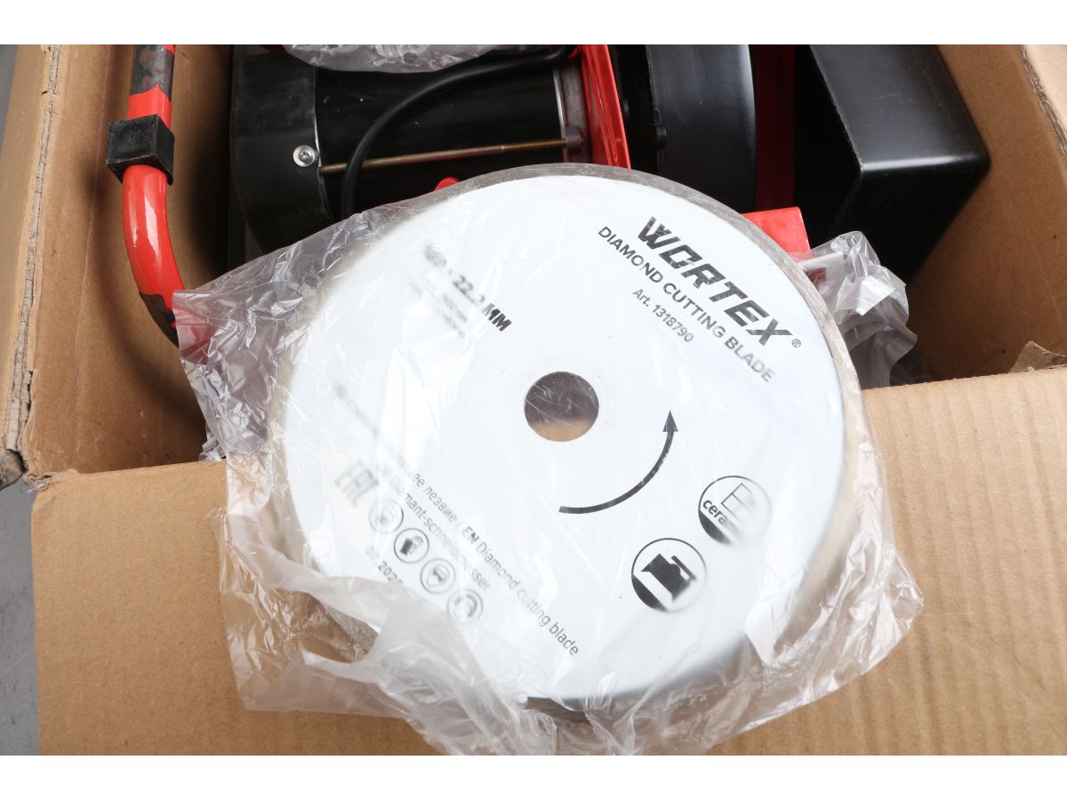Плиткорез электрический WORTEX LX TC 1860 C в кор. 600 Вт,180 мм, 2800 об. мин., глубина до 34 мм