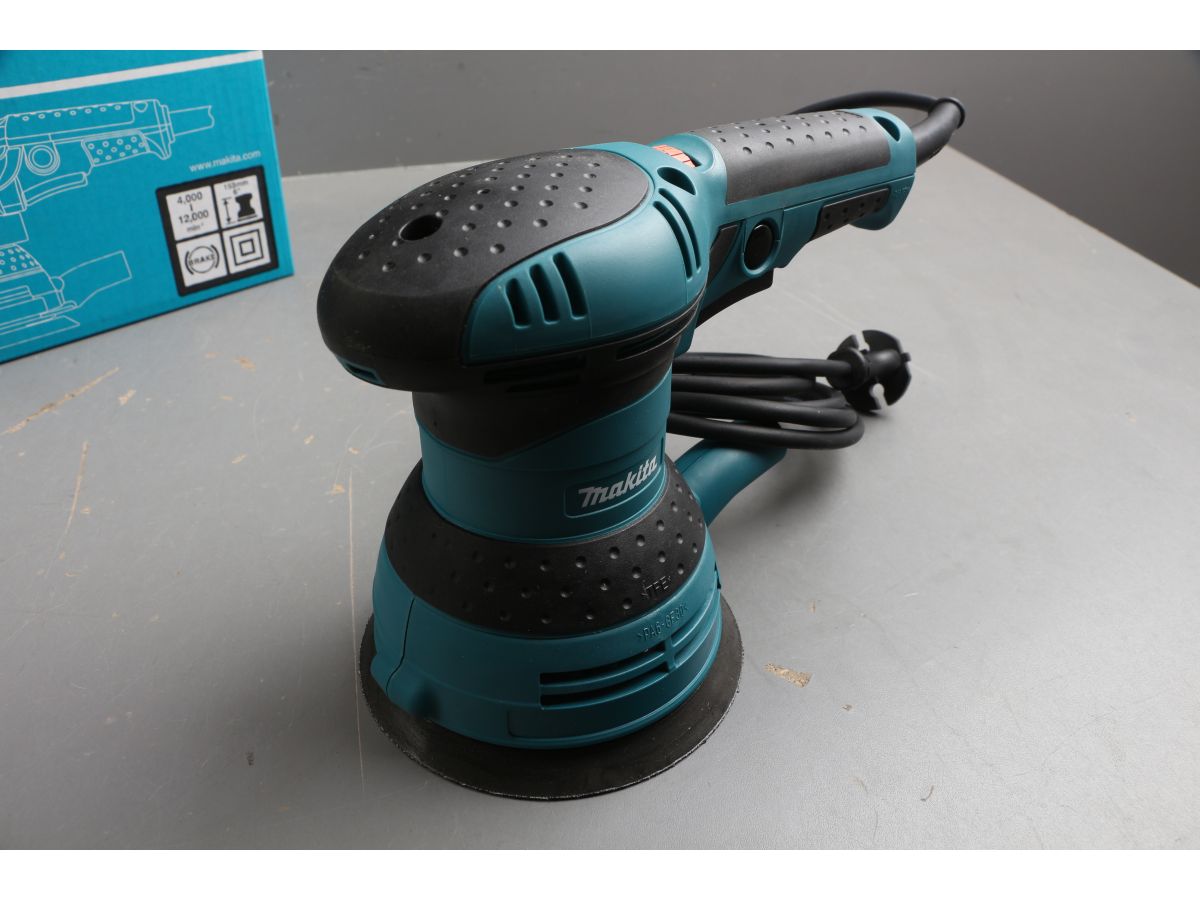 Эксцентриковая шлифмашина MAKITA BO 5041 в кор. уцененный (4214801304)