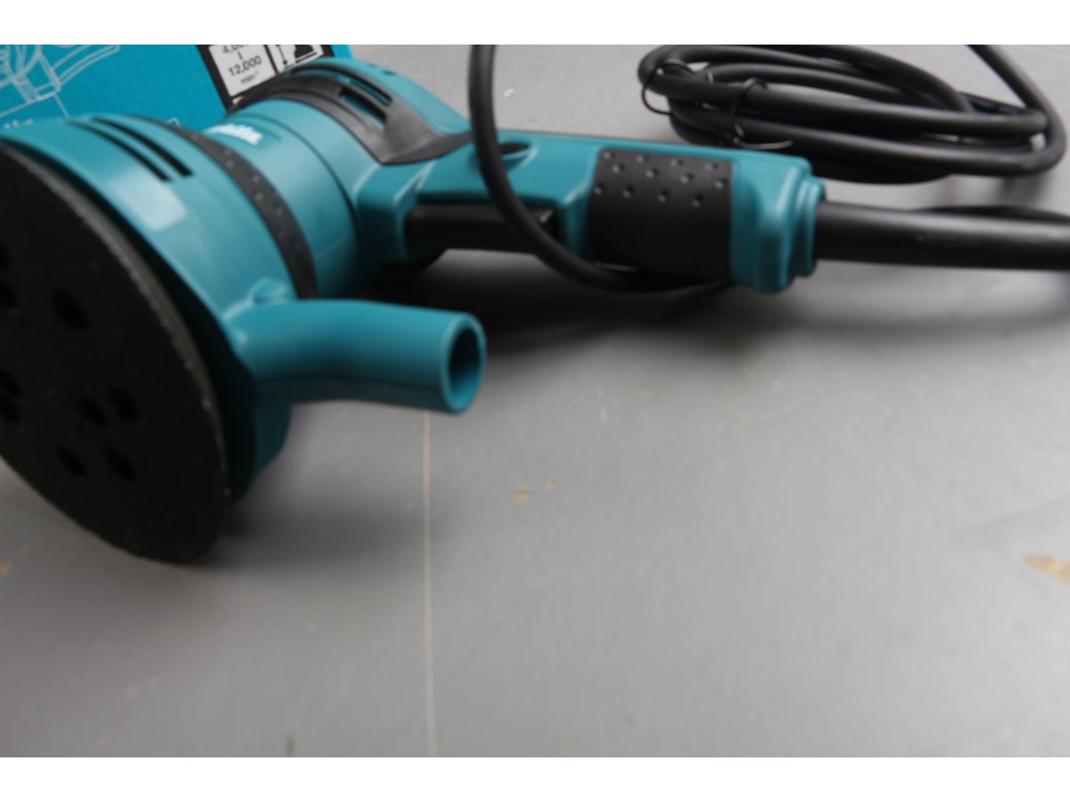 Эксцентриковая шлифмашина MAKITA BO 5041 в кор. уцененный (4214801304)
