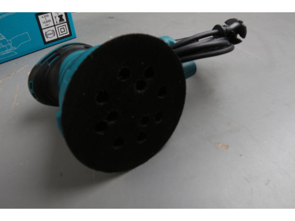 Эксцентриковая шлифмашина MAKITA BO 5041 в кор. уцененный (4214801304)