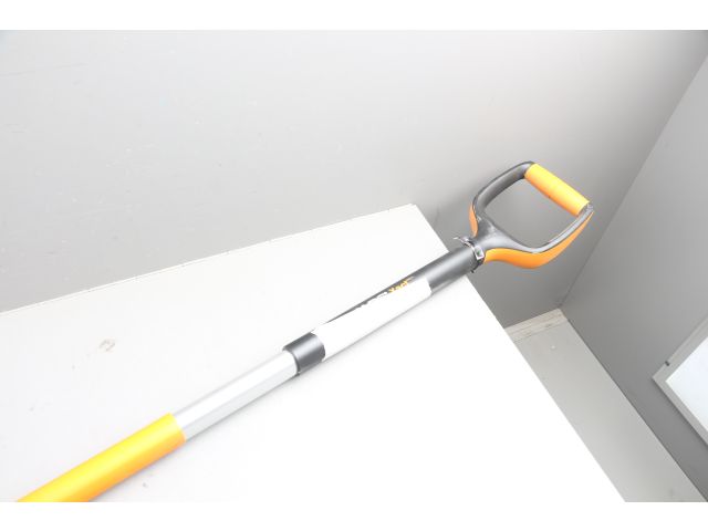 Лопата снеговая SnowXpert FISKARS уцененный (8925552333) (длина: 1310мм, ширина: 355мм)