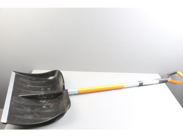 Лопата снеговая SnowXpert FISKARS уцененный (8925552333) (длина: 1310мм, ширина: 355мм)