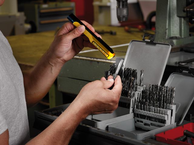 Фонарь светодиодный карманный 107+10Лм Brennenstuhl Penlight HL100 (Зажим со встроенным магнитом)