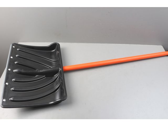 Лопата снеговая пластм. 465х340мм со стальн.черенком STARTUL MASTER (ST9056-8) уцененный (00002732