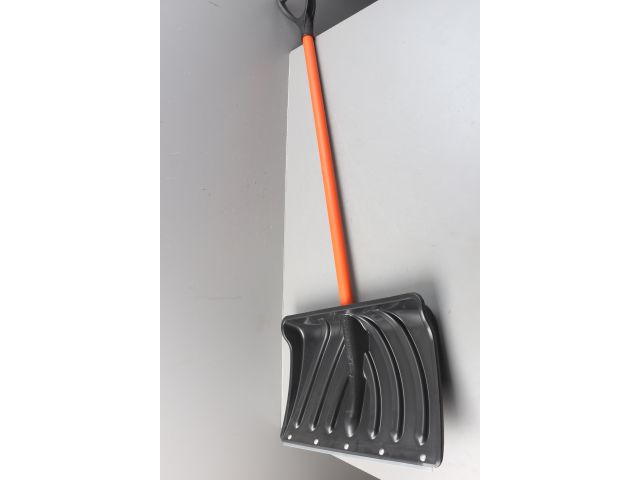 Лопата снеговая пластм. 465х340мм со стальн.черенком STARTUL MASTER (ST9056-8) уцененный (00002732