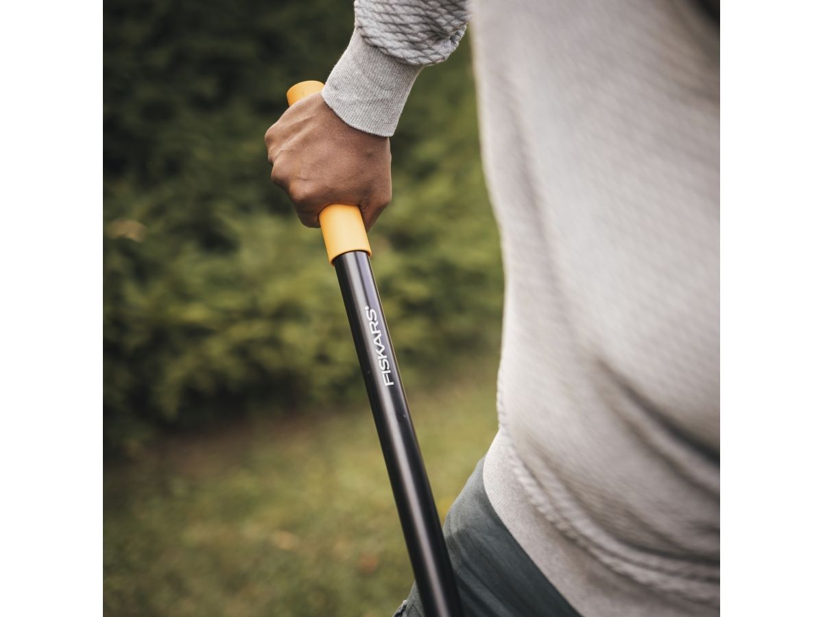 Лопата совковая с ручкой Solid FISKARS