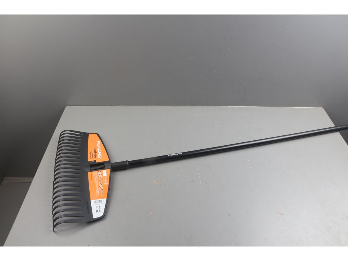 Грабли для листьев M Solid FISKARS уцененный (0003045972)