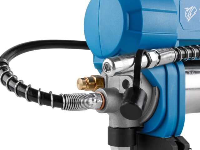 Аккум. шприц для смазки BULL CGG 6818 в кор. XLTpro SET 18 В, 690 атм., 255 г/мин, 1х4 А*ч, з/у 4 А (Шланг 76 см)