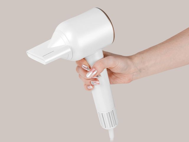 Фен NORMANN AHD-440 (ОТГРУЗКА ТОЛЬКО ПО ЭТН/ЭТТН | 1800 Вт; раздельные регулировки; холод.обд.; ионизация; BLDC мотор; насадка-концетратор в