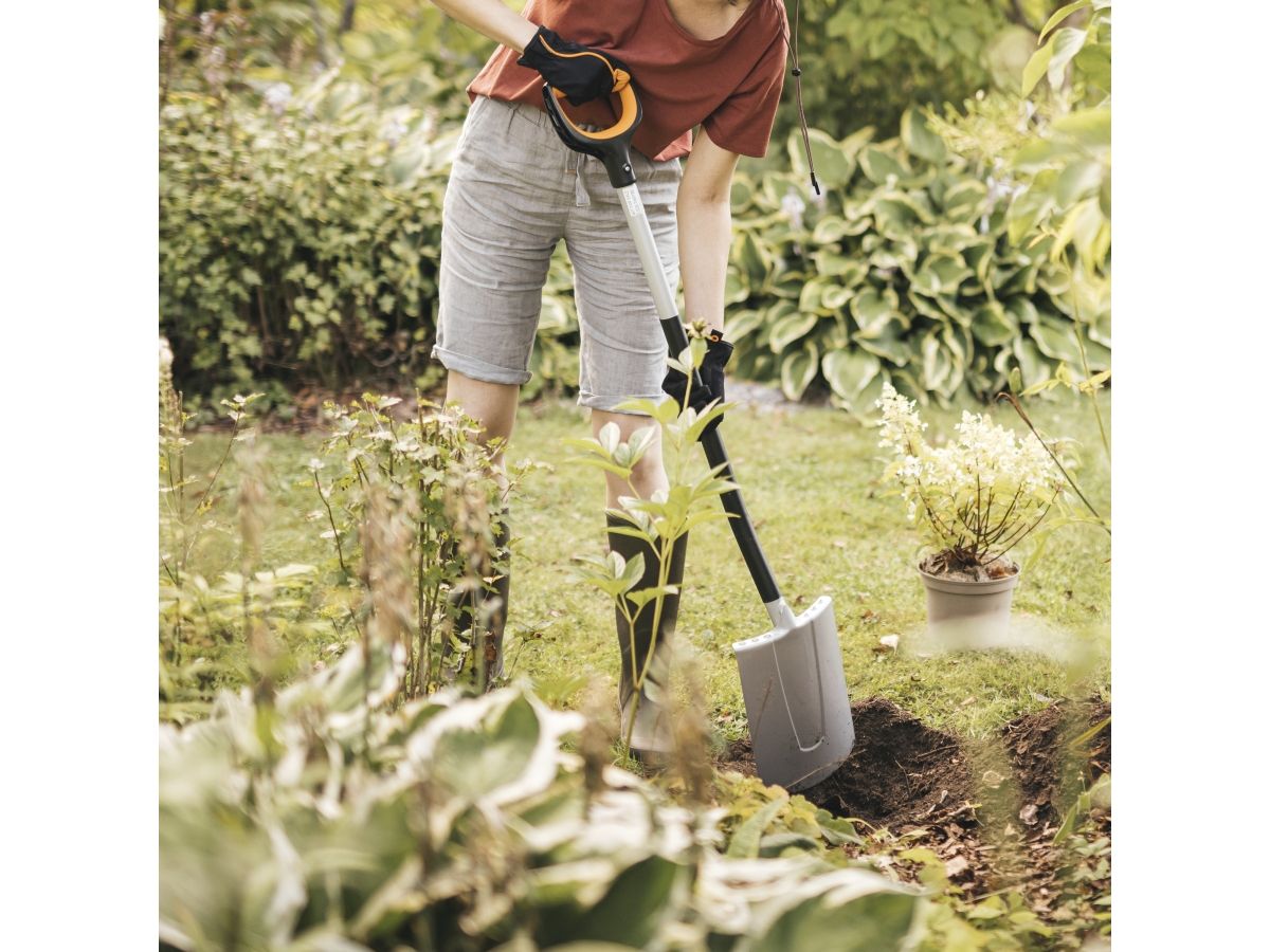 Лопата штыковая с закругленным лезвием Xact FISKARS