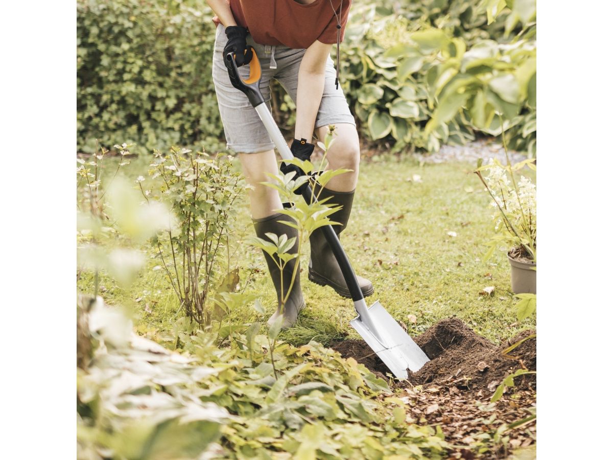 Лопата штыковая с закругленным лезвием Xact FISKARS
