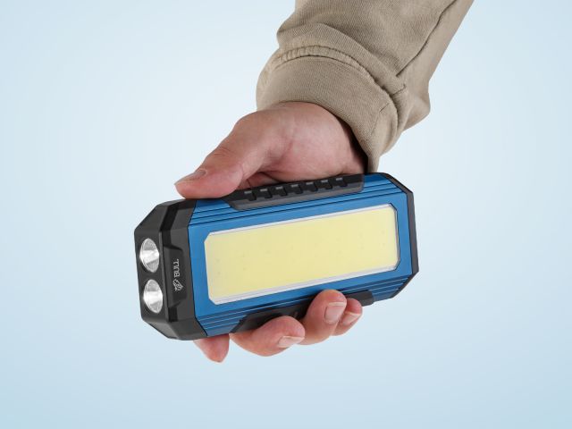 Фонарь светодиодный аккумуляторный BULL CF 2310 в кор. 230-1000 Лм, 7 режимов, магнит (5 В, 4 Ач, складная конструкция, может выступать как 