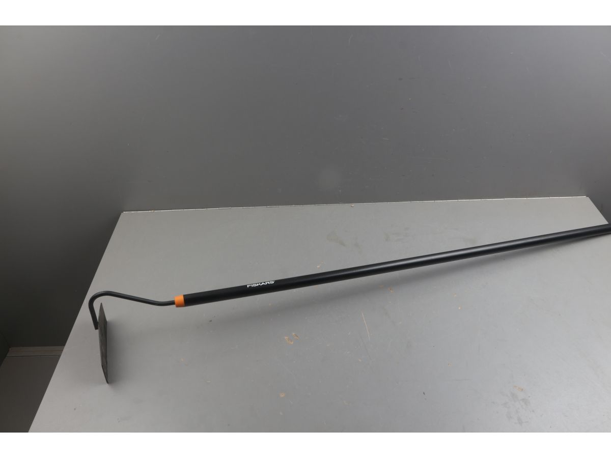 Тяпка Solid FISKARS уцененный (0025554586)