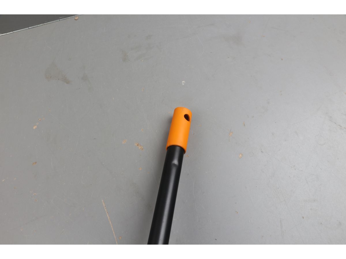 Тяпка Solid FISKARS уцененный (0025554586)