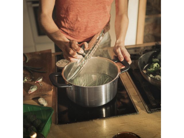 Кастрюля стальная 3л с крышкой Functional Form Fiskars