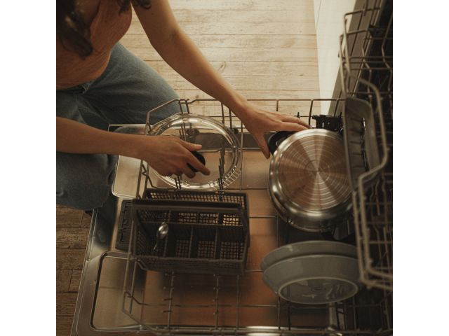 Кастрюля стальная 3л с крышкой Functional Form Fiskars