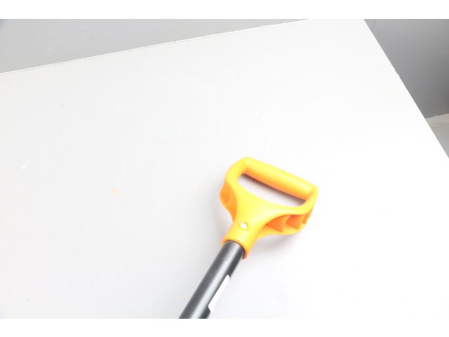 Скрепер для снега Solid FISKARS уцененный (0052250240) (длина: 1540мм; ширина: 520мм)
