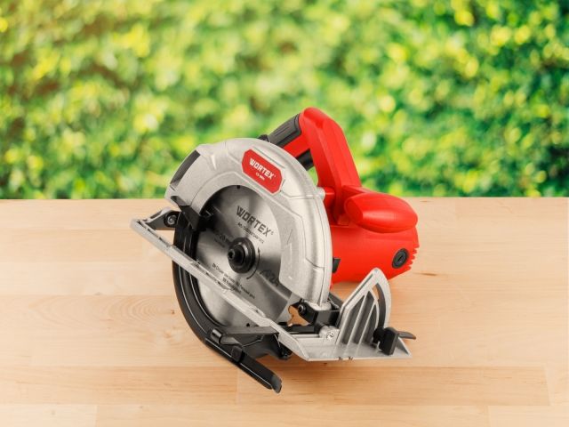 Циркулярная пила WORTEX CS 1865 в кор. 1400 Вт, 185 мм, пропил до 65 мм, алюм. подошва (1400 Вт, 185х20 мм 24Т, пропил до 65 мм, алюминиевая