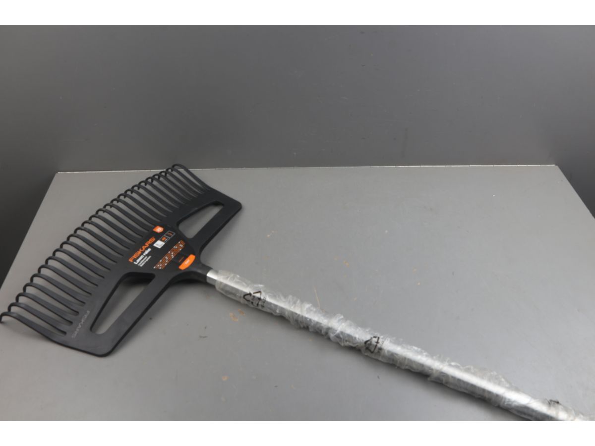 Грабли для газона L Xact FISKARS уцененный (0114091470)