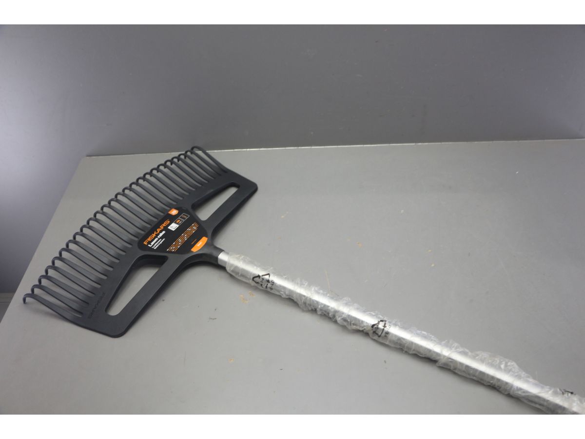 Грабли для газона L Xact FISKARS уцененный (0114091470)
