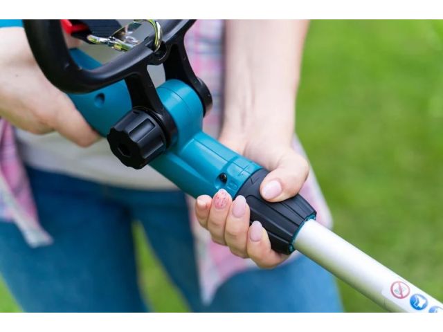 Триммер аккум. MAKITA LXT DUR181SY в кор. (18.0 В, 1 акк., 1.5 А/ч, Li-Ion, 26 см, с головкой, зарядное DC18SD плавный пуск,)