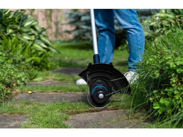 Триммер аккум. MAKITA LXT DUR181SY в кор. (18.0 В, 1 акк., 1.5 А/ч, Li-Ion, 26 см, с головкой, зарядное DC18SD плавный пуск,)