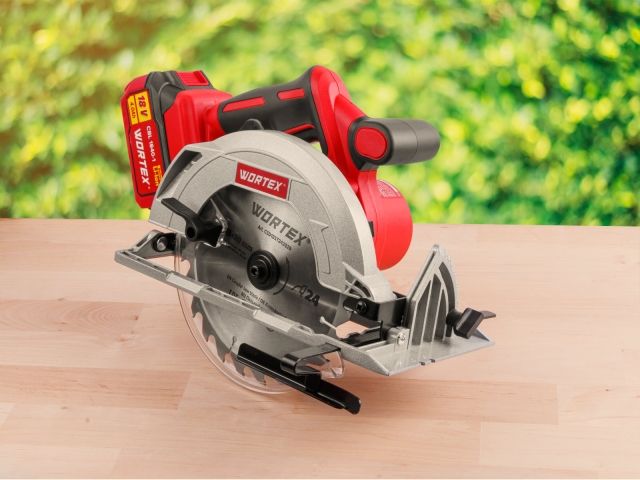 Аккум. циркулярная пила WORTEX CCS 1819-1 в чем. ALL1 XLT SET БЕСЩЕТ., 18 В, 185 мм, до 63 мм (ЗУ 2А)