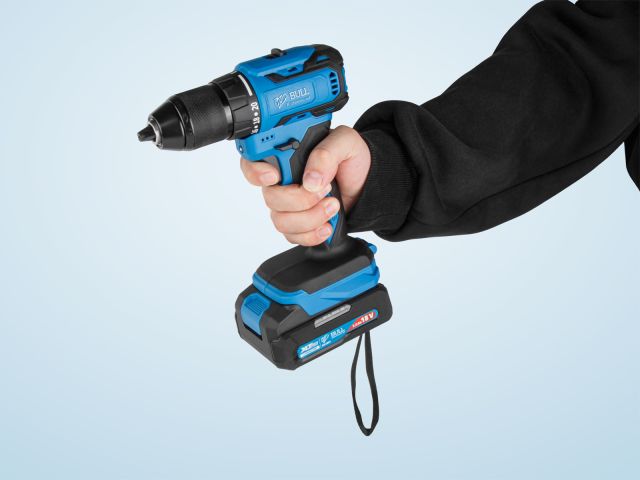 Аккум. дрель-шуруповерт BULL SR 1804 R-series в чем. XLTpro БЕСЩЕТ., Импульс., 18 В, 50 Н*м, 2х2 А*ч (шурупы до 10 мм)