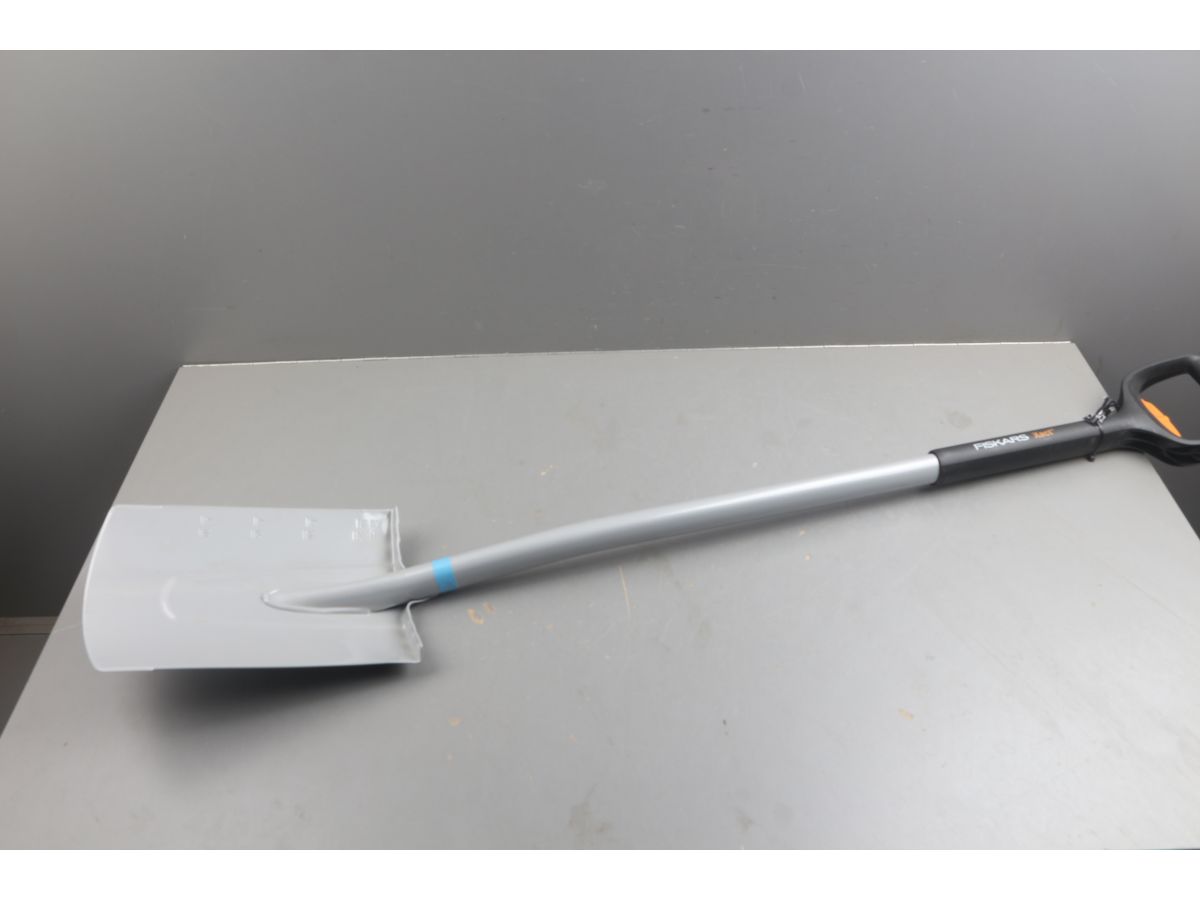 Лопата штыковая телескопическая прямая Xact FISKARS уцененный (0238941838)
