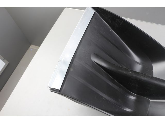 Лопата снеговая автомобильная телескопическая X-series FISKARS уцененный (0331075350) (длина: 795 - 987 мм, ширина: 280мм)