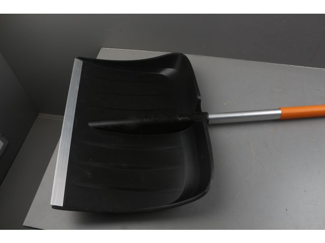 Скрепер для уборки снега телескопический X-series FISKARS уцененный (0345298434) (длина:143 мм; ширина:530 мм)