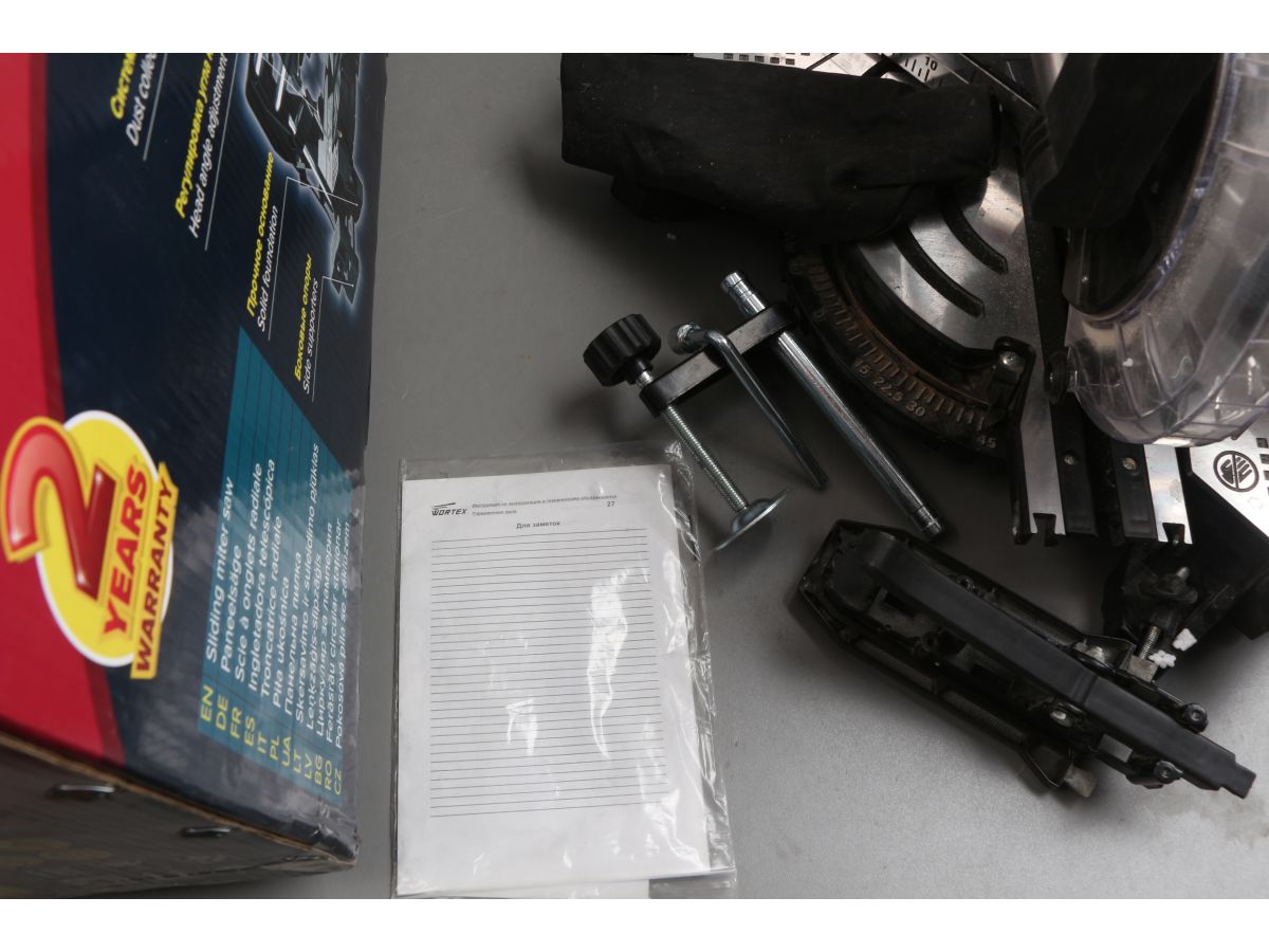 Торцовочная пила WORTEX MS 2116-1 LM в кор. 1800 Вт, 210 мм, глуб. до 65 мм, шир. до 300 мм, лазер