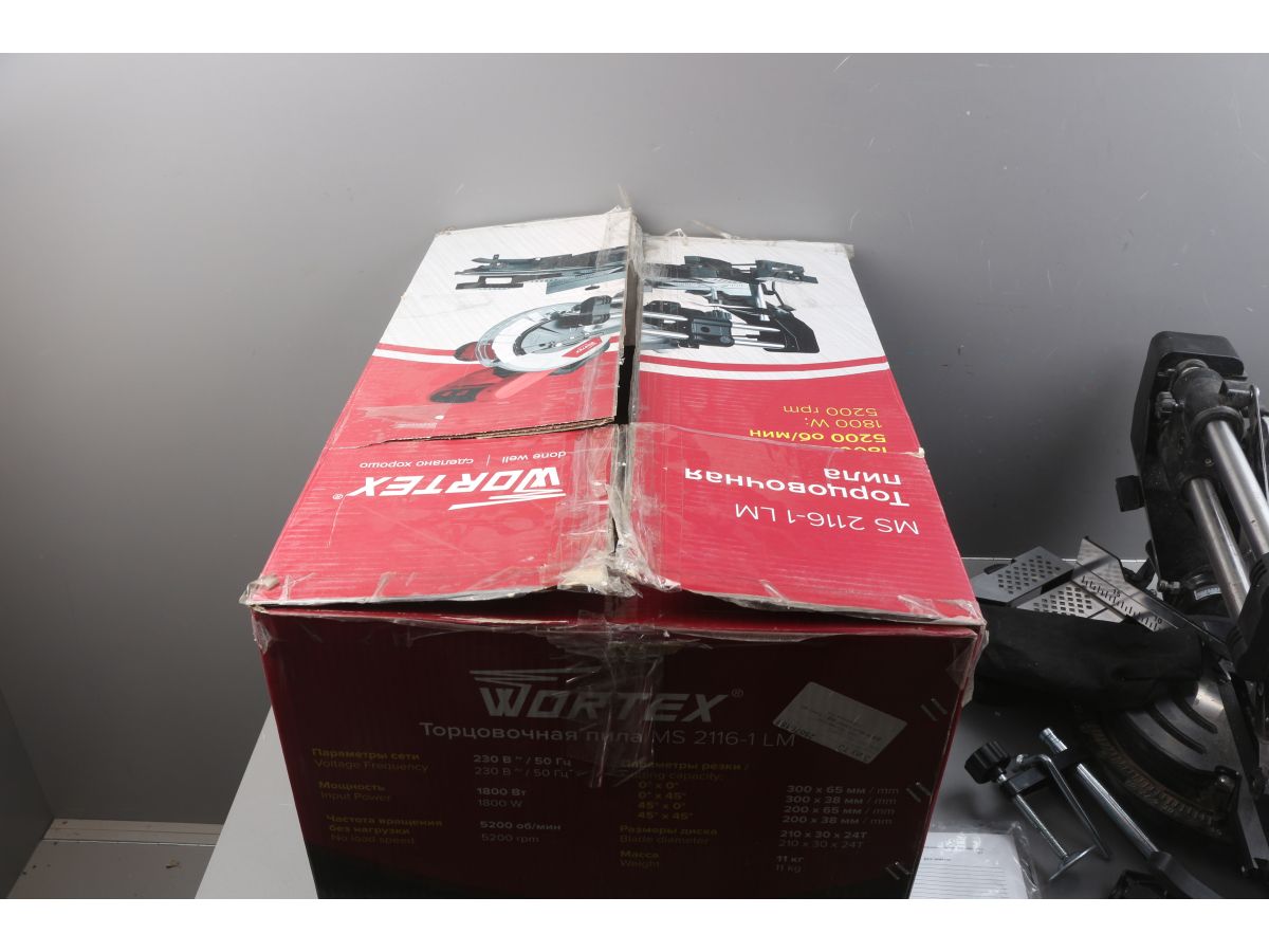 Торцовочная пила WORTEX MS 2116-1 LM в кор. 1800 Вт, 210 мм, глуб. до 65 мм, шир. до 300 мм, лазер