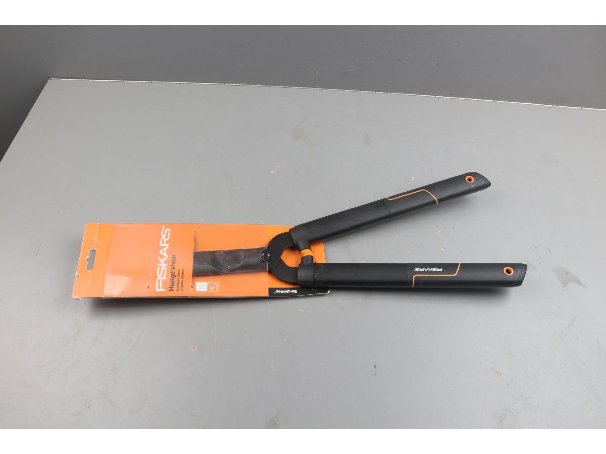 Ножницы для живой изгороди HS22 с волнообразным лезвием FISKARS SingleStep уцененный (0461496000)