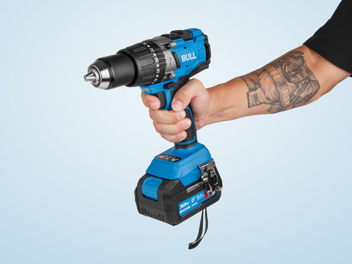 Аккум. дрель-шуруповерт BULL SR 1805 в чем. XLTpro, 2х4 А*ч, БЕСЩЕТ., 18 В, 120 Н*м, БЗП(мет.) 13 мм