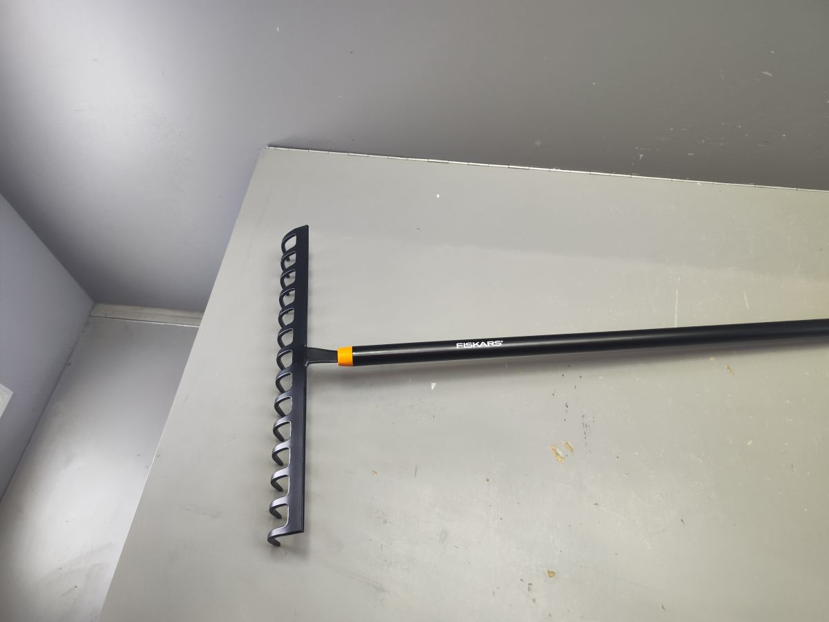 Грабли Solid FISKARS уцененный (0728276416)