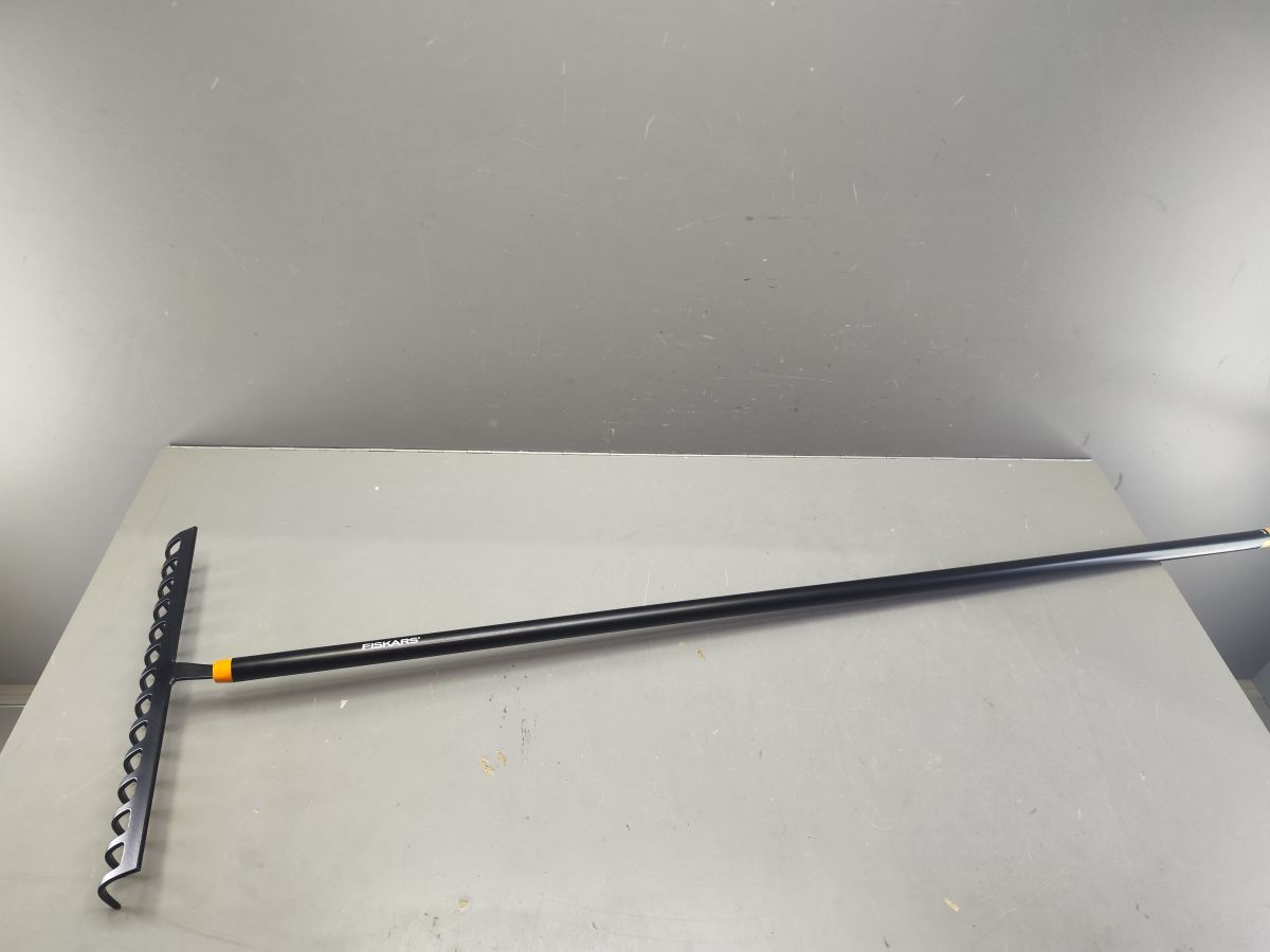 Грабли Solid FISKARS уцененный (0728276416)