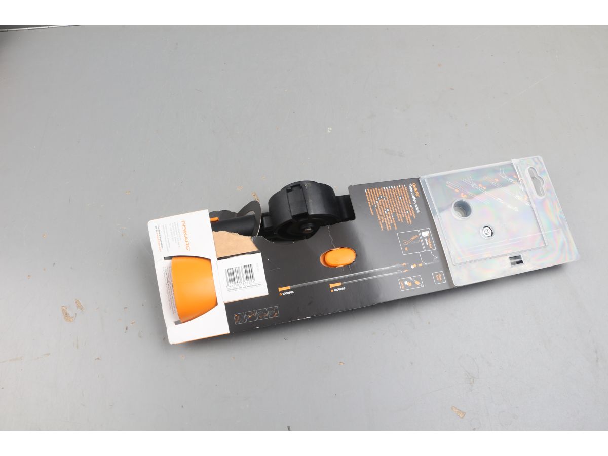 Насадка-сучкорез универсальный QuikFit FISKARS уцененный (0833629595)