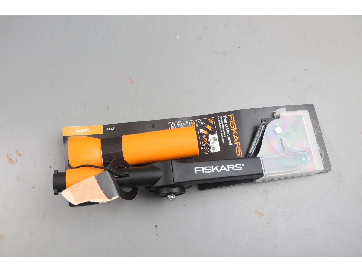 Насадка-сучкорез универсальный QuikFit FISKARS уцененный (0833629595)