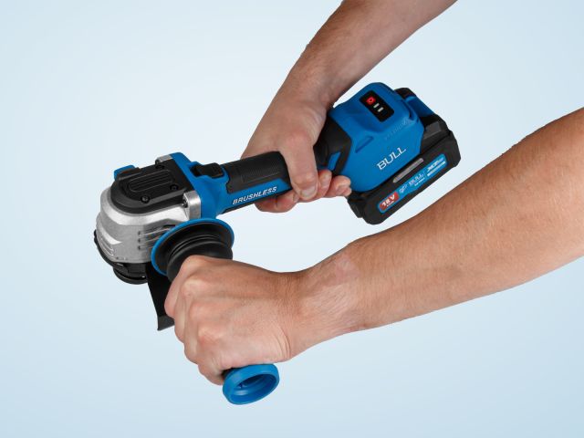 Аккум. углошлифмашина BULL CSG 1812-1 SR Xcase XLTpro 1x4 Ач БЕСЩЕТ, 125 мм, рег. об., 10 000 об/мин (Безредукторный тип, плав пуск, конст. 