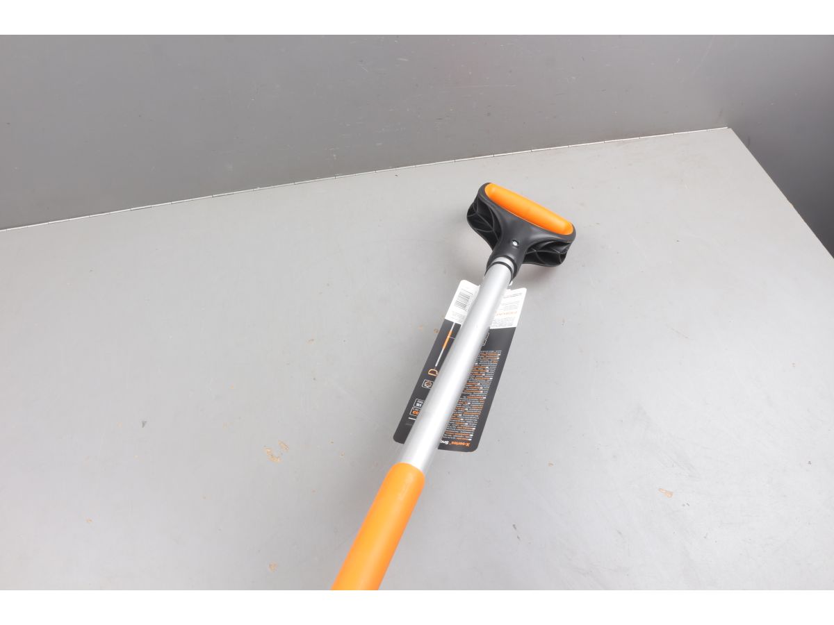 Роллер для уборки снега FISKARS уцененный (0844319232)