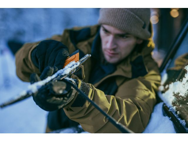 Скребок автомобильный двусторонний Solid  Duo FISKARS (съемный скребок)