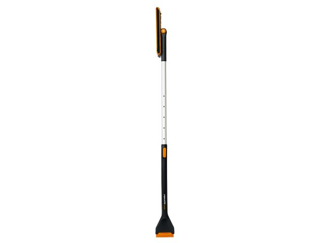 Щетка для снега 96-121см телескоп. со скребком X-series FISKARS (щетка-сметка снеговая, съемный скребок)