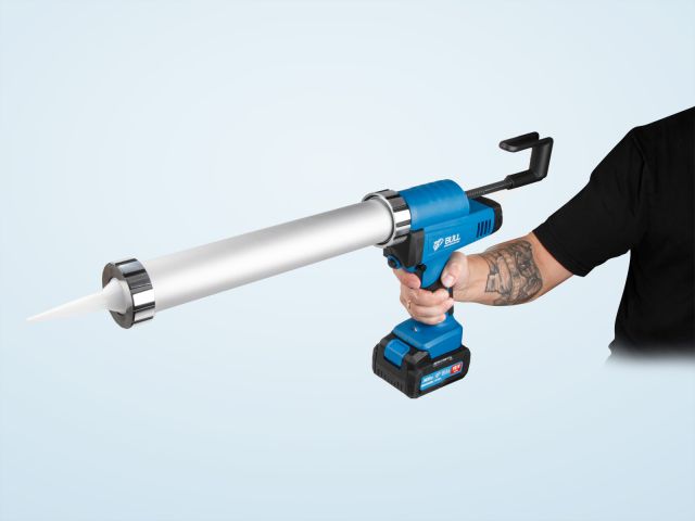 Аккум. пистолет для герметика BULL CG 1860 SET(1х4), сумка, 300/600 мл, 2500 Н, 8,3 мм/с, рег. скор. (защита от вытекания, 2 кг, 2 тубы в ко