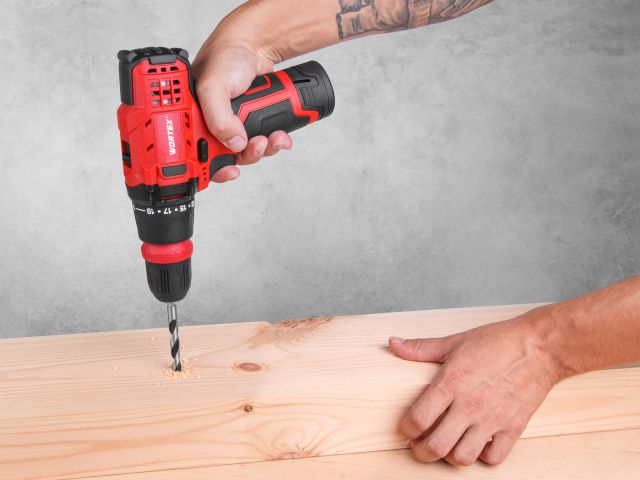 Аккум. дрель-шуруповерт WORTEX BD 1215 LiSET в чем. + 2 насадки, 12 В, 30 Н*м, 2х1.5 А*ч, БЗП 10 мм (Быстросъемный патрон, шурупы до 6 мм)