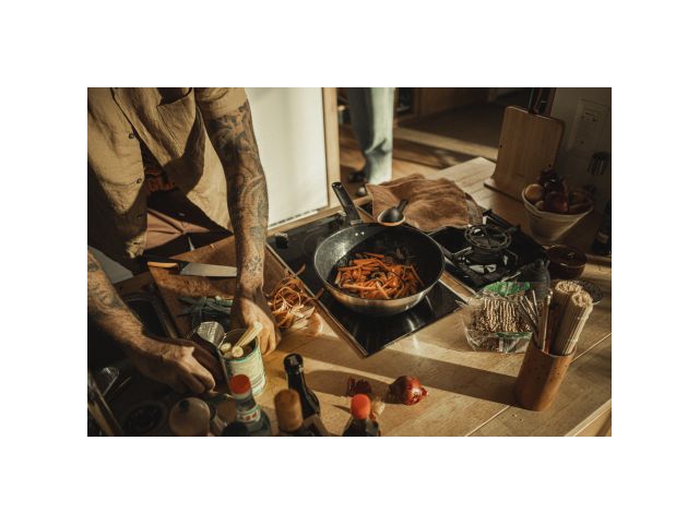 Сковорода-вок с керамическим покрытием 28 см Functional Form Fiskars