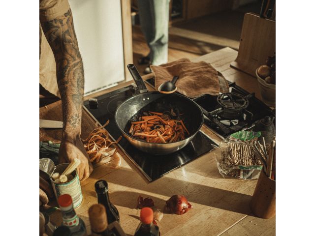 Сковорода-вок с керамическим покрытием 28 см Functional Form Fiskars