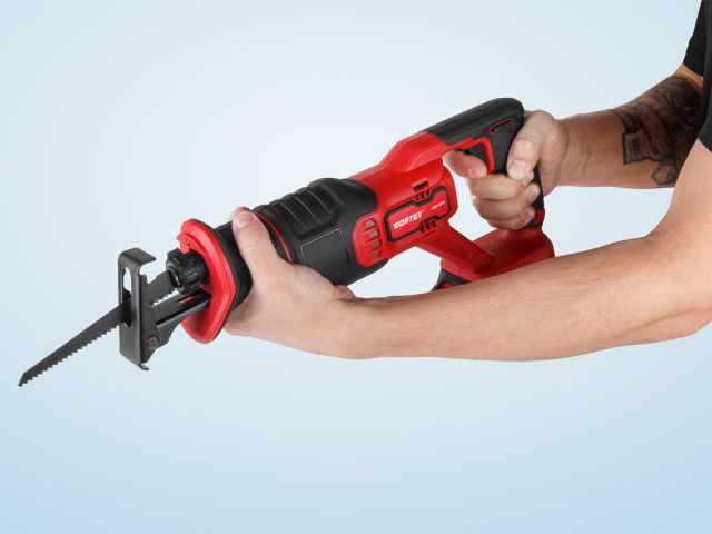 Аккум. сабельная пила WORTEX CSR 1118-1 в кор. ALL1 XLT SET 18В, 4 Ач акб, дер. 110 мм (18 В, 4 Ач акб, зу, дерево до 110 мм, металл до 6 мм