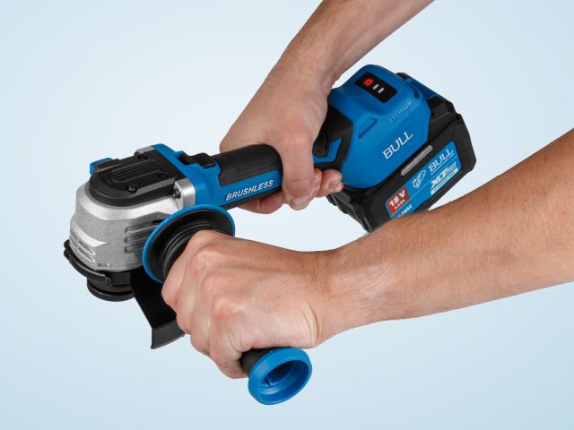 Аккум. углошлифмашина BULL CSG 1812-1 SR Xcase XLTpro 2x6 Ач БЕСЩЕТ, 125 мм, рег. об., 10 000 об/мин (Безредукторный тип, плав пуск, конст. 