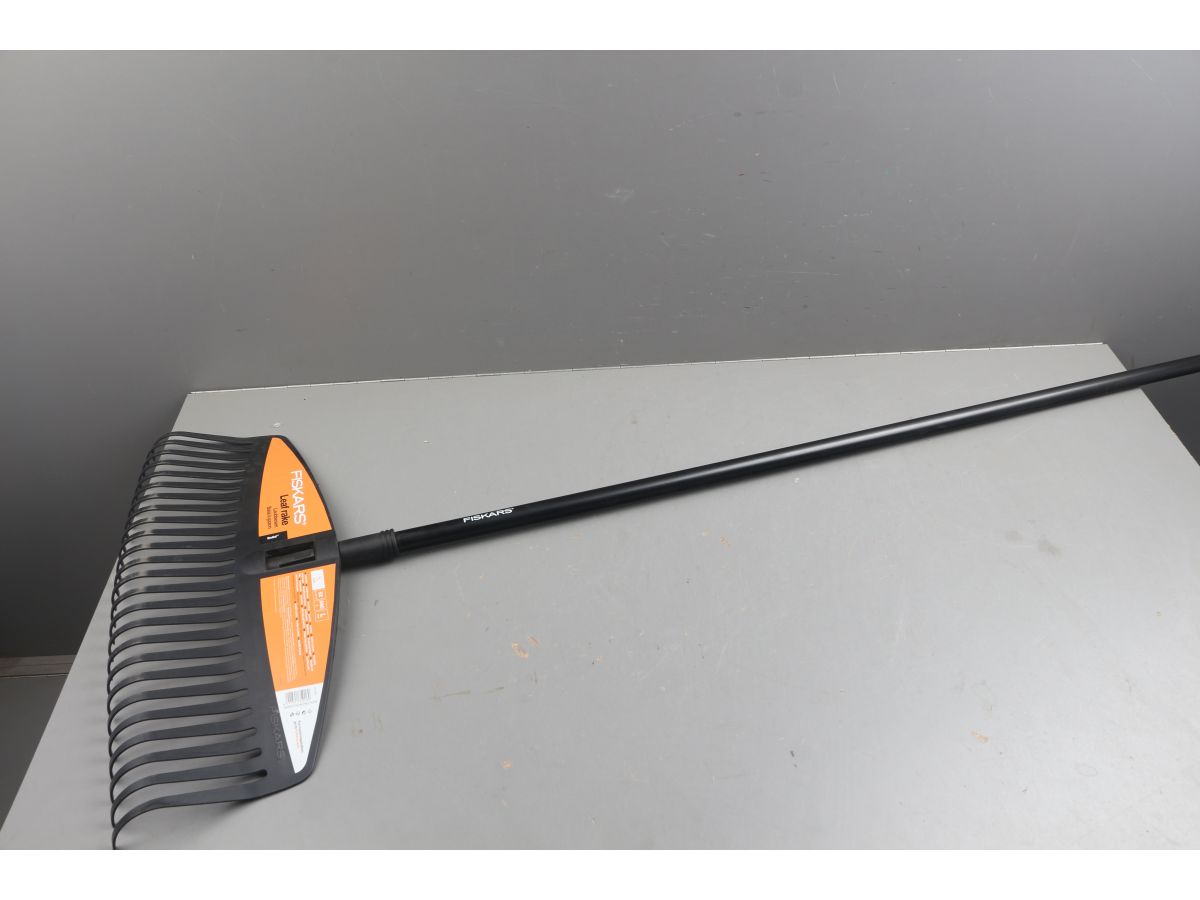 Грабли Solid для листьев L FISKARS (135016) уцененный (2196535392)